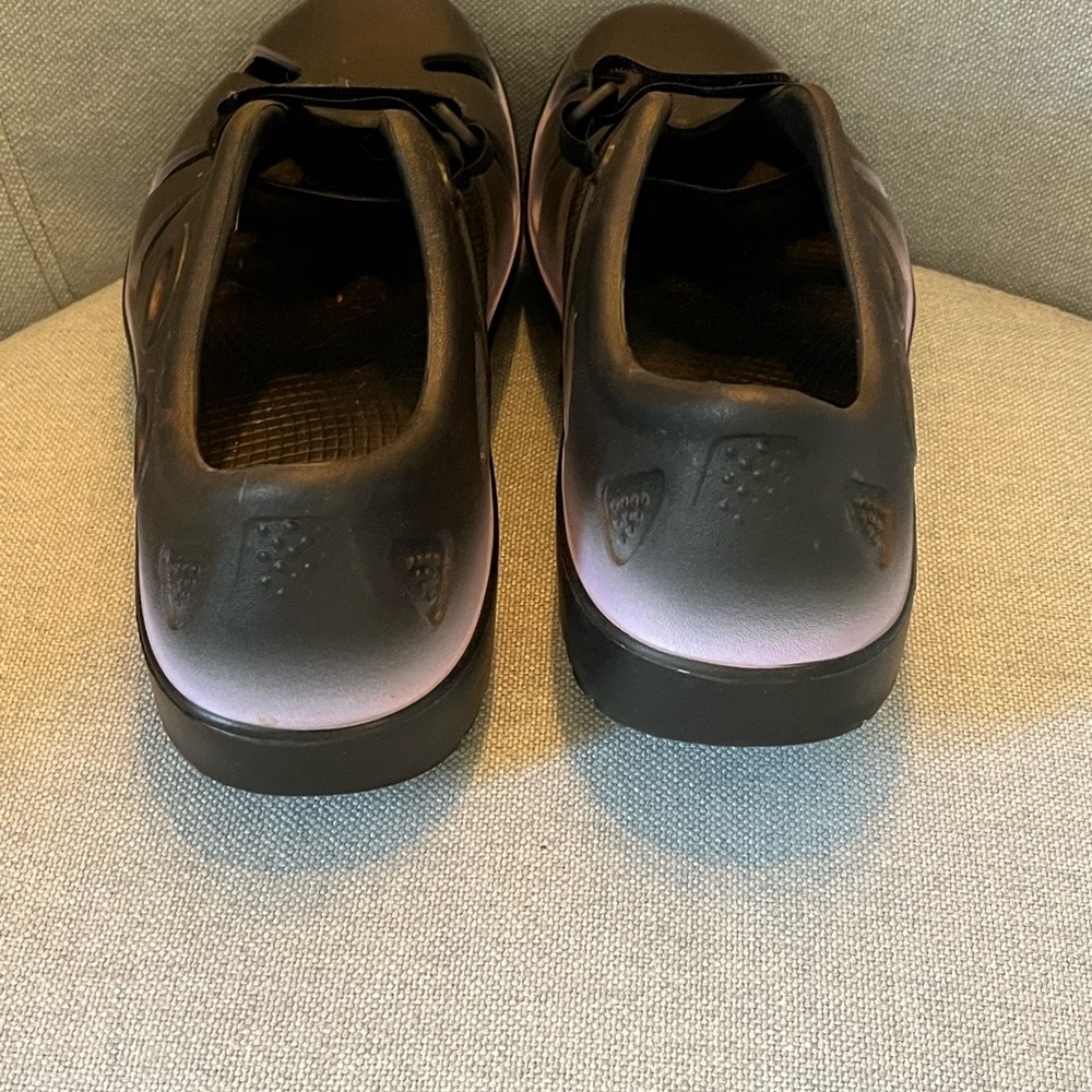 Oofos Oocando Recovery Sandal - Picture 7 of 8